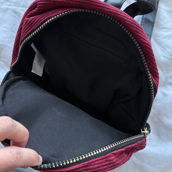 319. Gryffindor Small Backpack - Picture 2 of 3